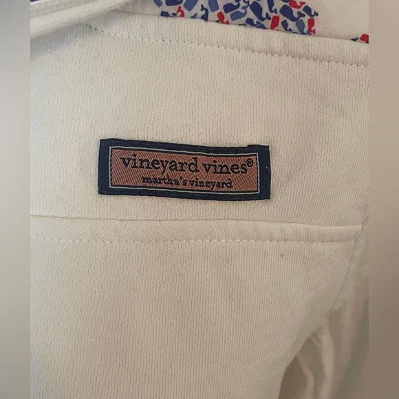 🏷️Vineyard Vines Girl’s Quarter Zip Up | Red White Blue and Stars Pattern - Picture 2 of 3